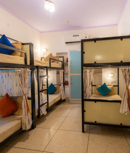 6 Bed Mixed AC Dorm with Ensuite